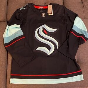 *New* Seattle Kraken Adidas Prime Green NHL Home Jersey Size 50 / Men’s Medium